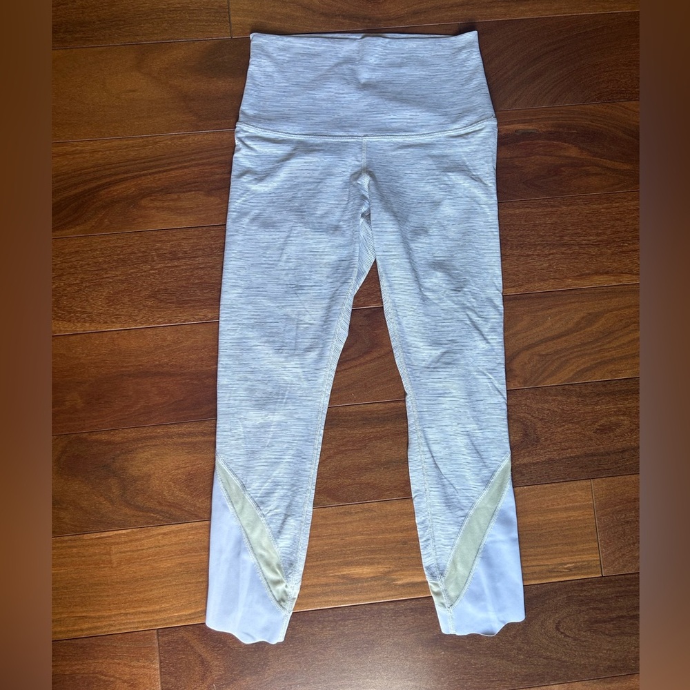 Lululemon Wunder Under 23” leggings with scalloped edge